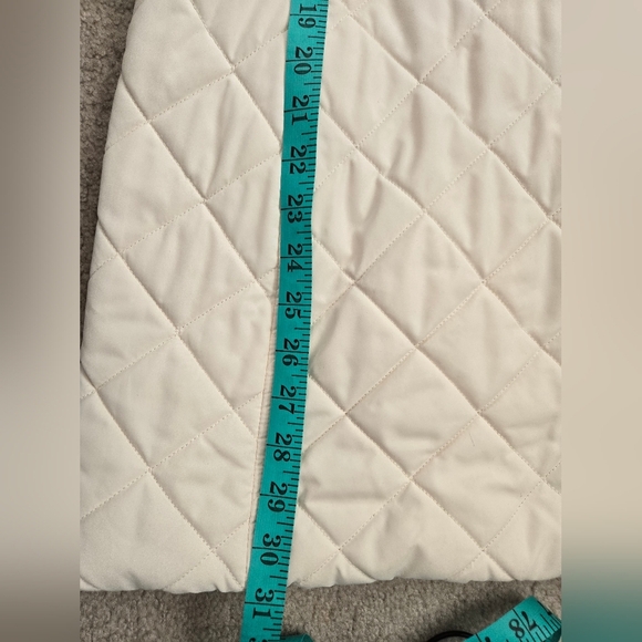 RALPH LAUREN Women's Cream Quilted Lightweight Puffer Jacket. Size medium - Picture 12 of 13